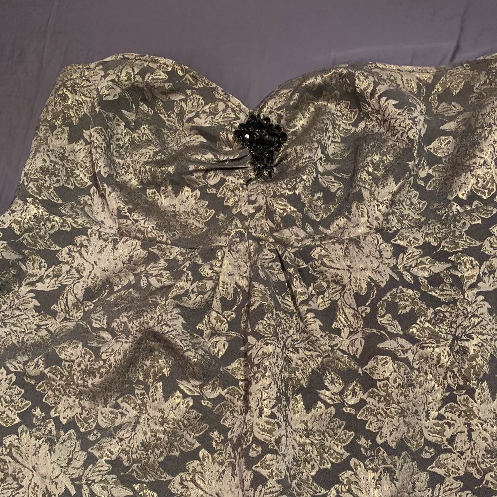Strapless gold bustier with black jewel pin sz 28